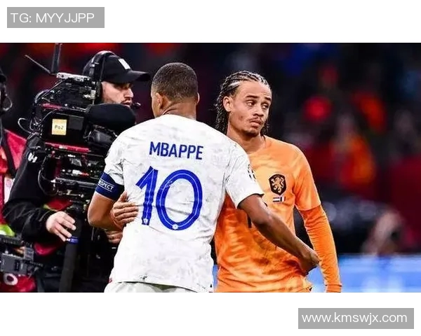 哈维西蒙斯崭露头角引领足球新潮流展现无限潜力与未来可能性 哈维西蒙斯崭露头角引领足球新潮流展现无限潜力与未来可能性