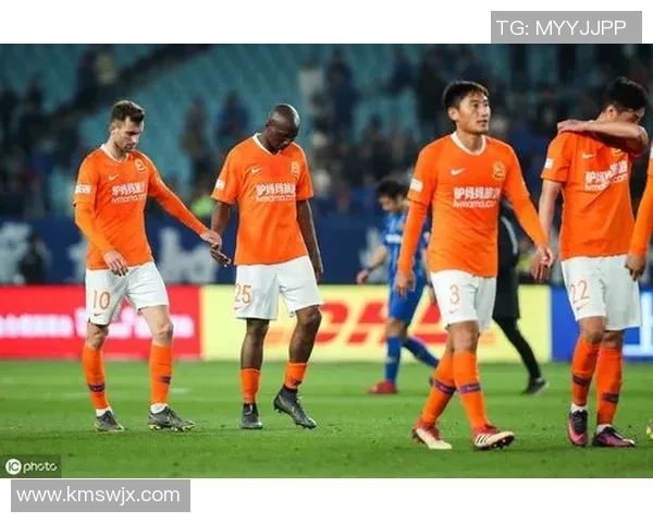 武汉卓尔与江苏队激战正酣比分悬念引发球迷热议