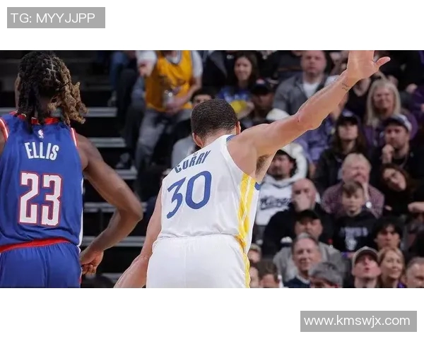 2015-16赛季勇士与国王激战回顾：篮球场上的精彩对决与历史瞬间